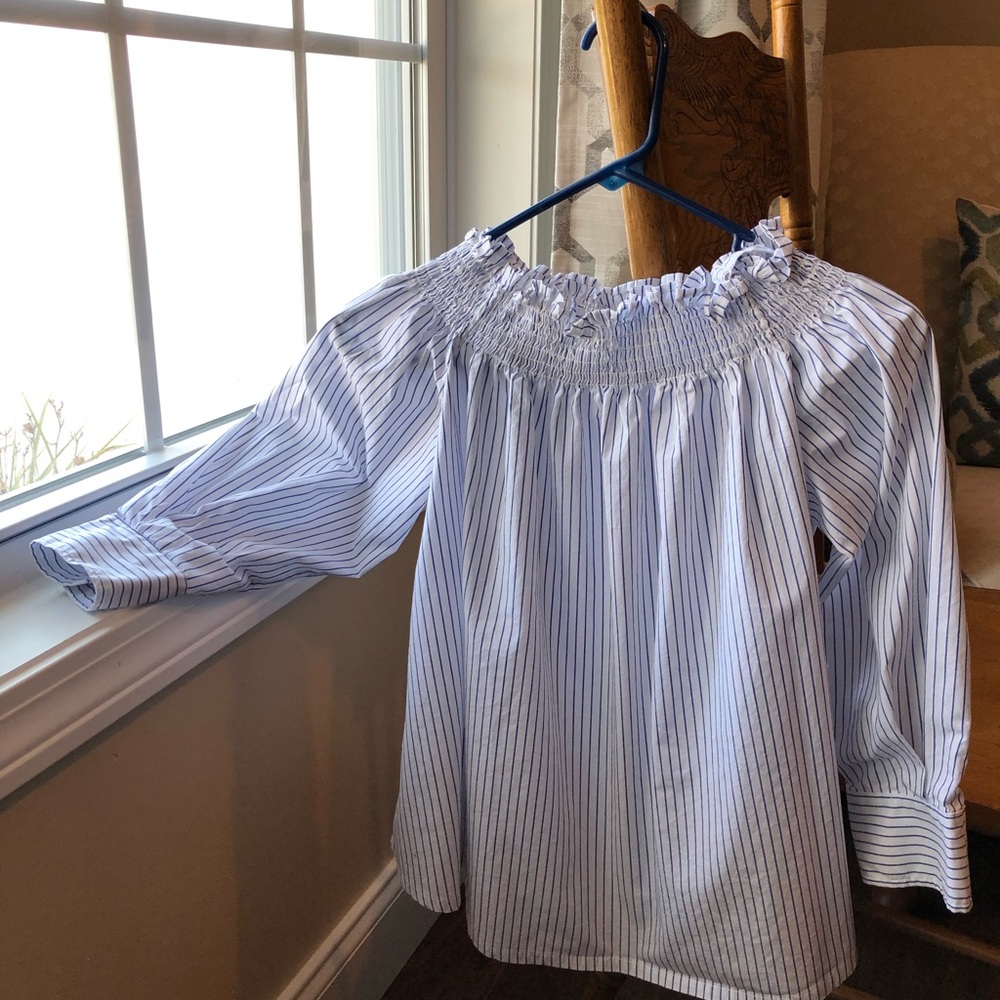 Women’s off/on the shoulder Wendy Williams med top